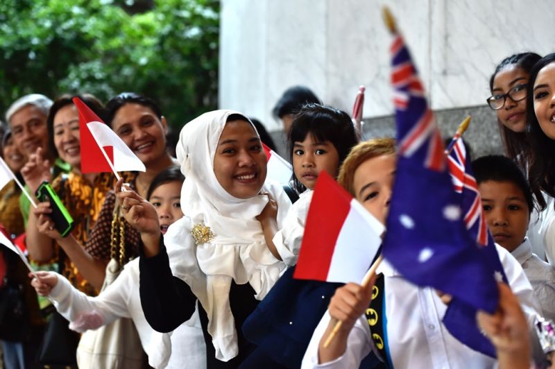 Indonesian youth welcoming President Widodo and Australian PM in Jakarta