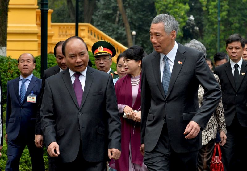 Nguyen Xuan Phuc and Lee Hsien Loong